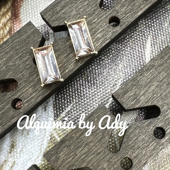 8mm soft pink diamond style zirconia baguette gold statement stud earrings - Picture 1 of 1